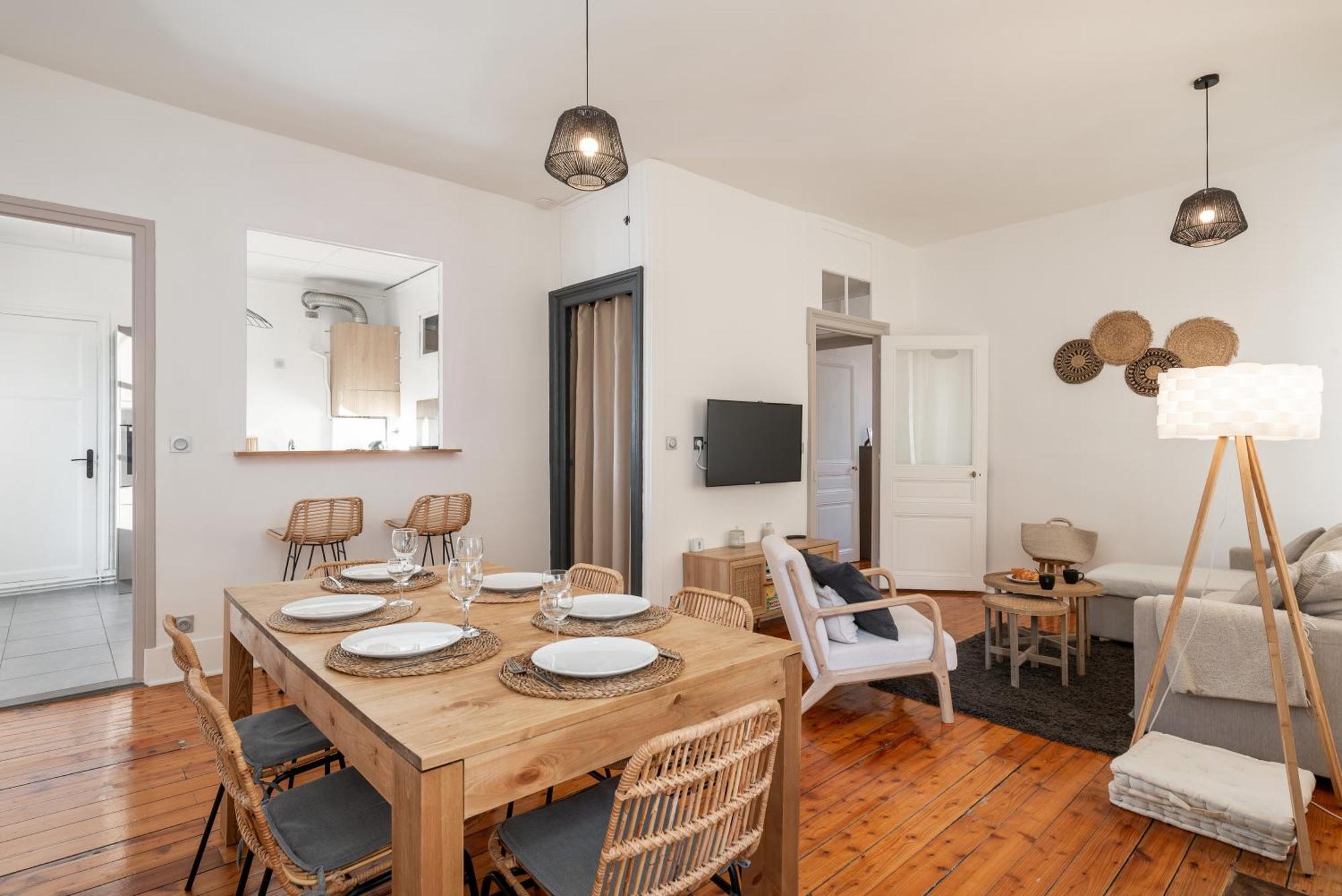 Appartement Spacieux Et Chaleureux Coeur De Ville ชองเบรี ภายนอก รูปภาพ