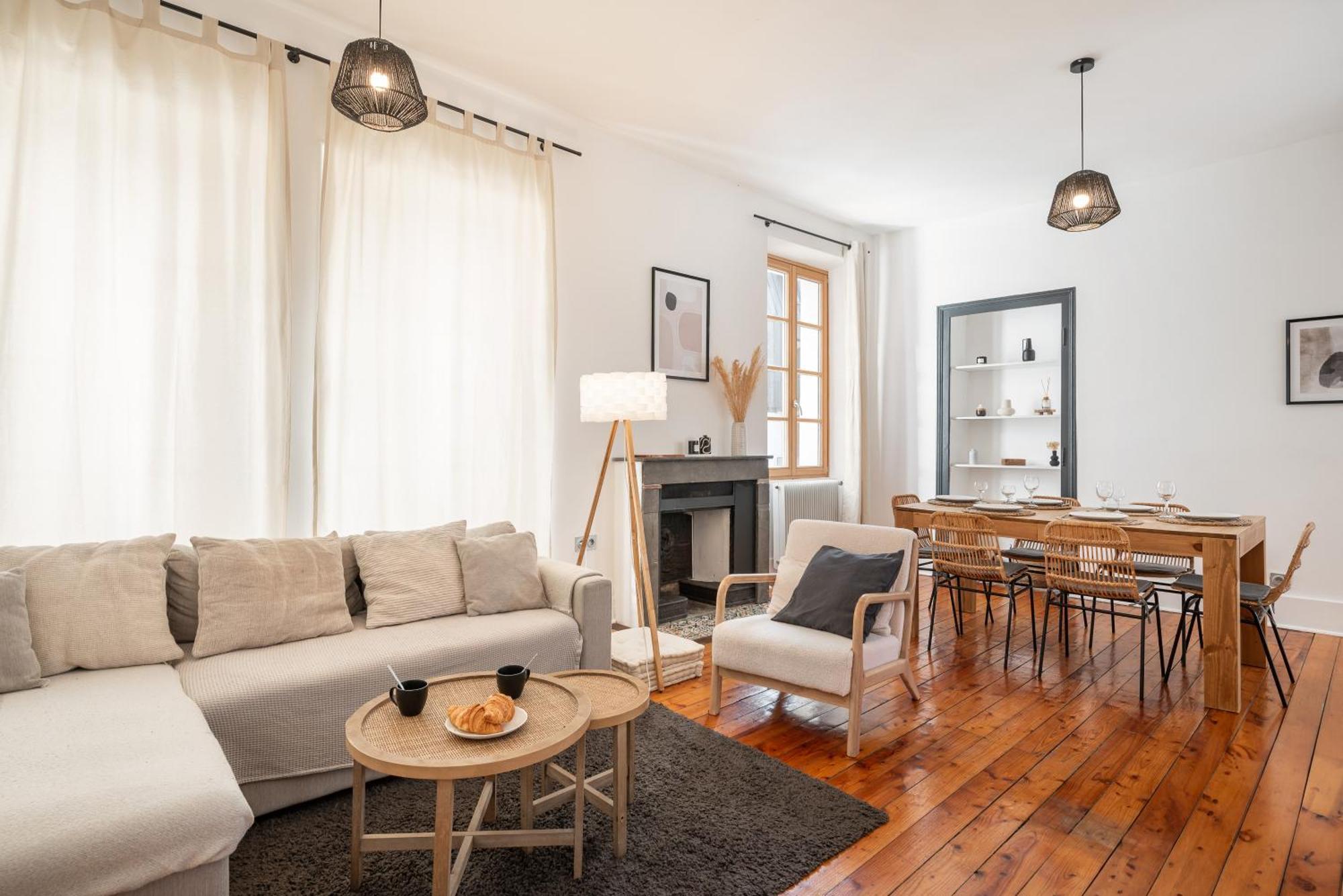 Appartement Spacieux Et Chaleureux Coeur De Ville ชองเบรี ภายนอก รูปภาพ