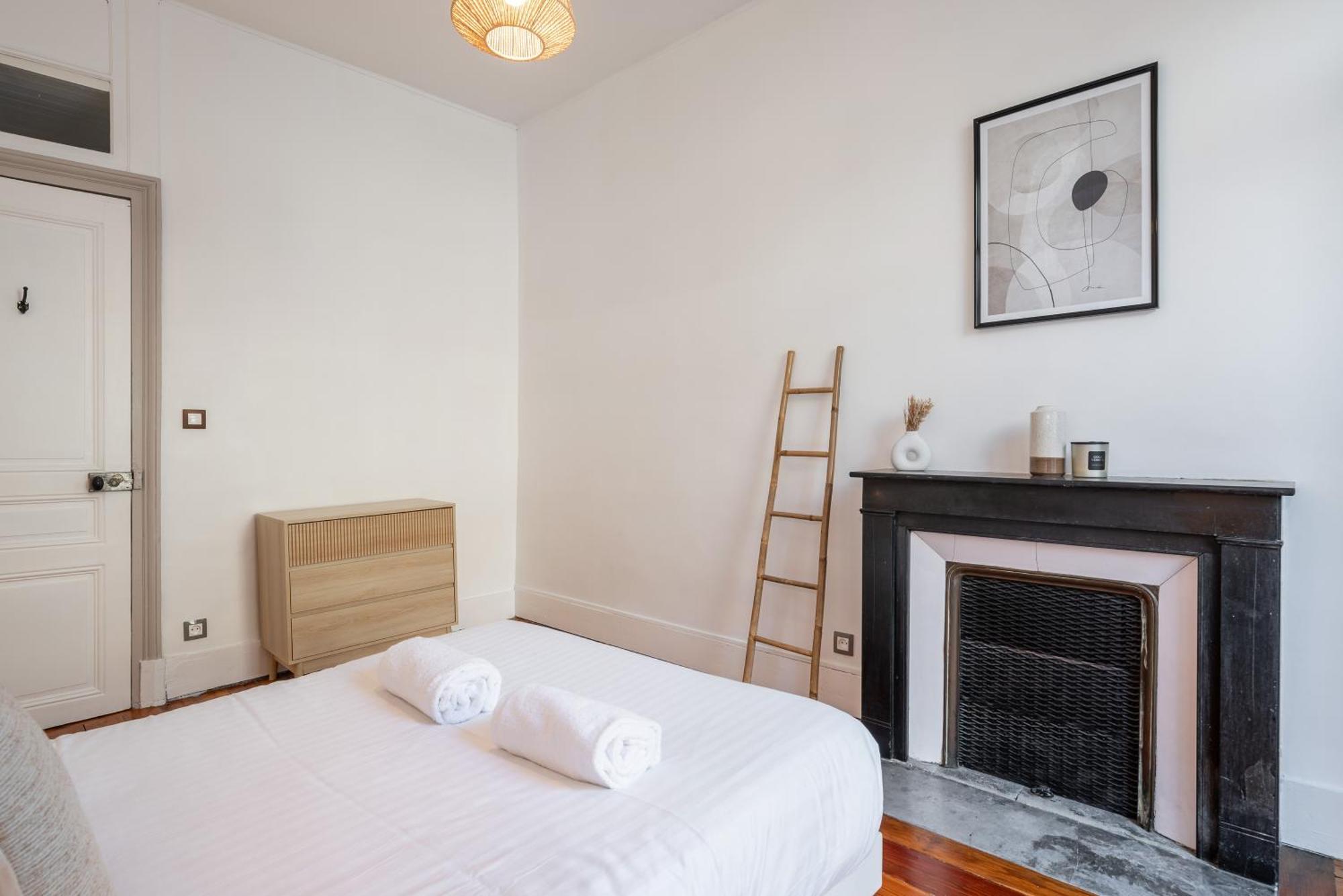 Appartement Spacieux Et Chaleureux Coeur De Ville ชองเบรี ภายนอก รูปภาพ